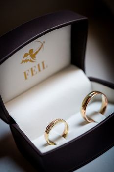 Andrea �s Lajos karikagy�r�vel kapcsolatos visszajelz�se